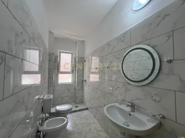 Durres, jepet me qera apartament 1+1 Kati 4, 52 m² 300 € (Golem)