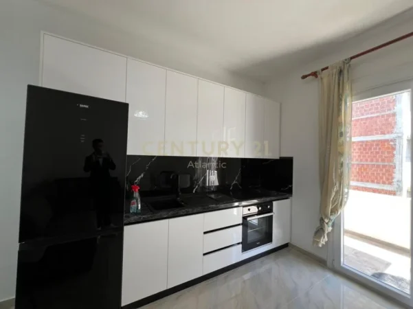 Durres, jepet me qera apartament 1+1 Kati 4, 52 m² 300 € (Golem)