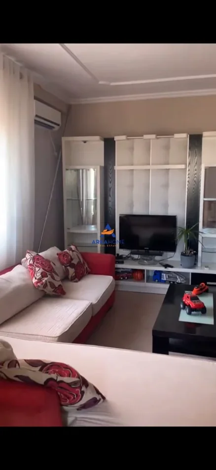 Tirane, jepet me qera apartament 1+1+Ballkon Kati 5, 62 m² 627 € 