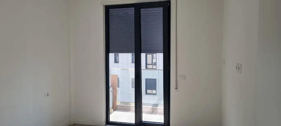 Tirane, jepet me qera apartament 1+1 Kati 7, 64 m² 500 € (kinostudio , porcelan)