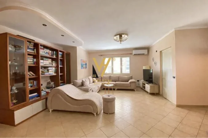 Tirane, jepet me qera apartament 2+1+Ballkon Kati 4, 127 m² 820 € (LIQENI ARTIFICIAL)