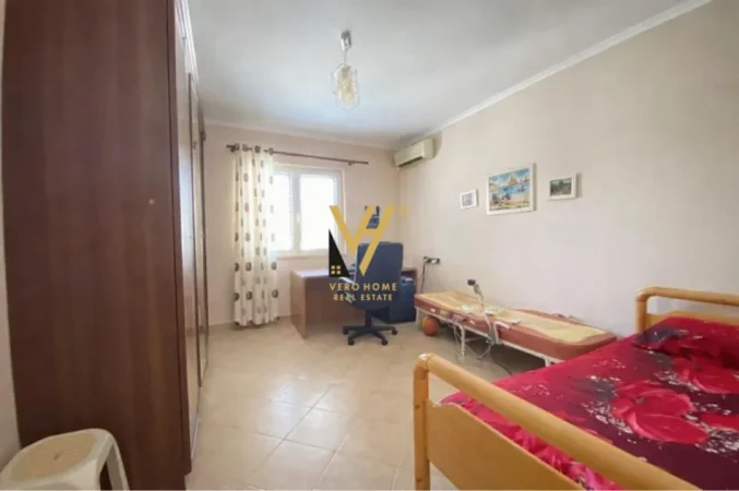 Tirane, jepet me qera apartament 2+1+Ballkon Kati 4, 127 m² 820 € (LIQENI ARTIFICIAL)