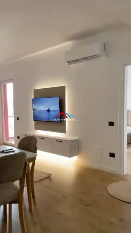 Tirane, jap me qera apartament 2+1+Ballkon Kati 4, 85 m² 650 € (Rruga e Kosovarve)