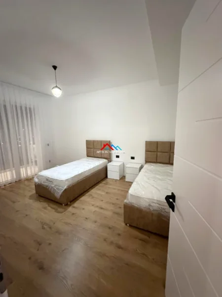 Tirane, jap me qera apartament 2+1+Ballkon Kati 4, 85 m² 650 € (Rruga e Kosovarve)