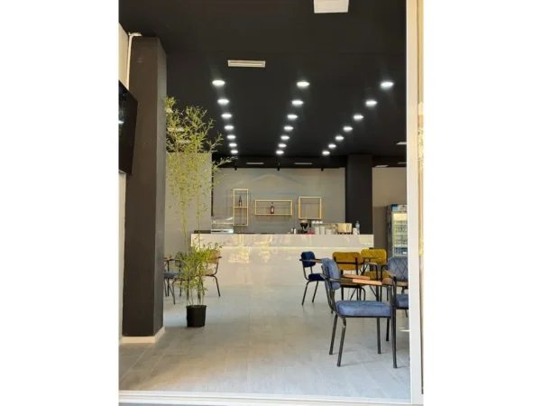 Tirane, shitet bar-kafe Kati 0, 121 m² 300.000 € (21-Dhjetori)