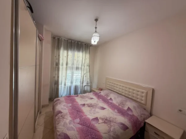 Tirane, jap me qera apartament 1+1+Ballkon Kati 6, 550 € (Rruga Dritan Hoxha)