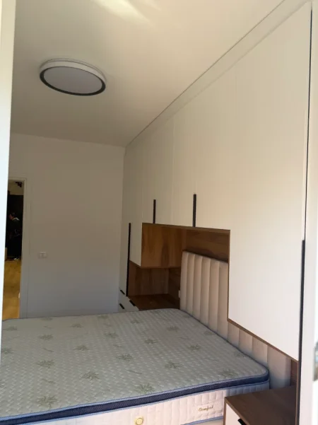 Tirane, jepet me qera apartament 1+1 , 70 m² 