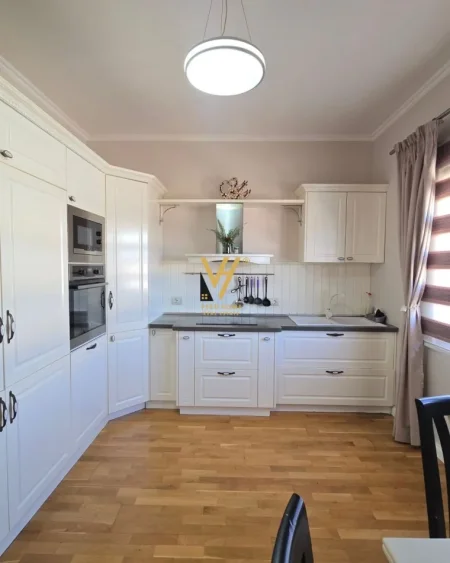 Tirane, shitet apartament+verande | Penthouse 2+1+Ballkon Kati 6, 174 m² 270.000 € (LIQENI I THATE)