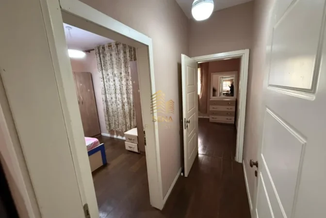 Tirane, jepet me qera apartament 2+1 Kati 1, 85 m² 500 € (Ali Demi)