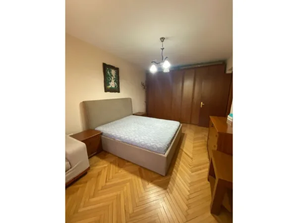 Tirane, jepet me qera apartament 2+1 Kati 3, 71 m² 670 € 