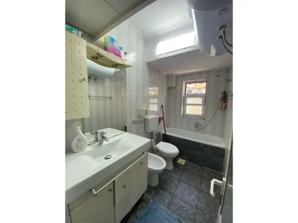 Tirane, jepet me qera apartament 2+1 Kati 3, 71 m² 670 € 
