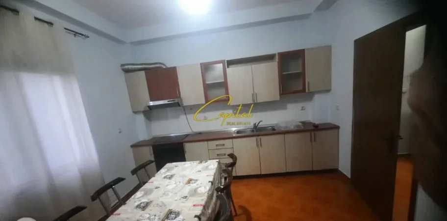 Tirane, jepet me qera apartament 3+1 Kati 2, 148 m² 450 € (QYTET STUDENTI)
