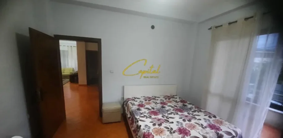 Tirane, jepet me qera apartament 3+1 Kati 2, 148 m² 450 € (QYTET STUDENTI)