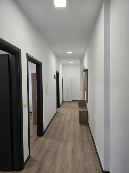 Tirane, shitet apartament 2+1 Kati 5, 82 m² 185.000 € (Kristal Center)