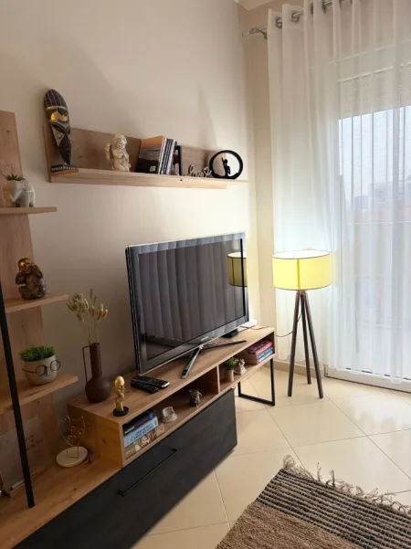 Tirane, jepet me qera apartament 1+1 Kati 4, 68 m² 650 € 