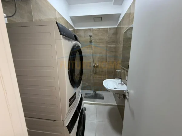 Tirane, jap me qera apartament 3+1+Ballkon Kati 6, 159 m² 2.100 € (RRUGA E KAVAJES)