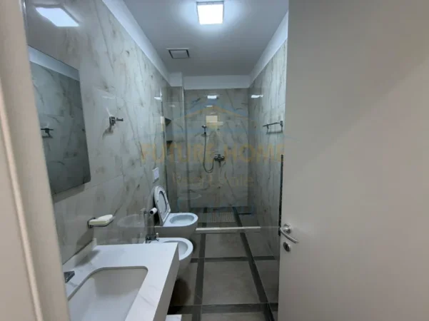 Tirane, jap me qera apartament 3+1+Ballkon Kati 6, 159 m² 2.100 € (RRUGA E KAVAJES)