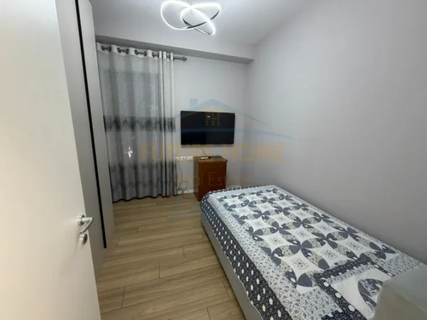 Tirane, jap me qera apartament 3+1+Ballkon Kati 6, 159 m² 2.100 € (RRUGA E KAVAJES)