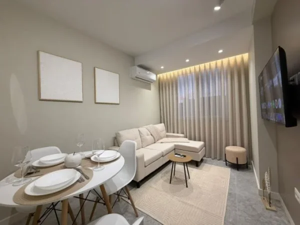 Tirane, shitet apartament 1+1+Aneks+Ballkon Kati 3, 65 m² 193.000 € (21 dhjetori , rruga e kavajes)