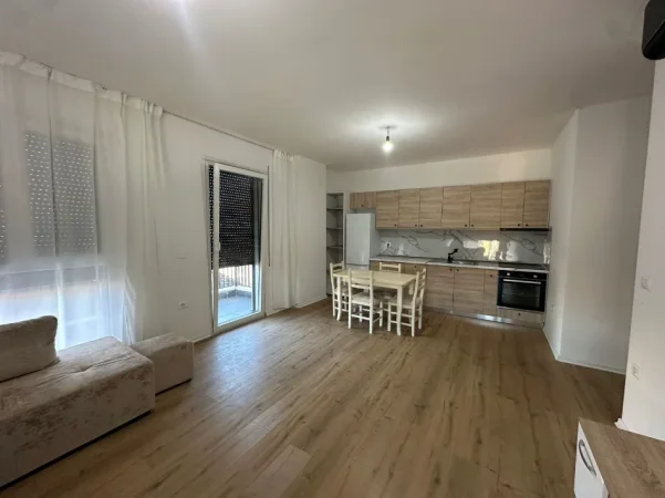 Tirane, jepet me qera apartament 2+1+Ballkon Kati 2, 100 m² 622 € (Rruga Turhan Pashe Permeti)