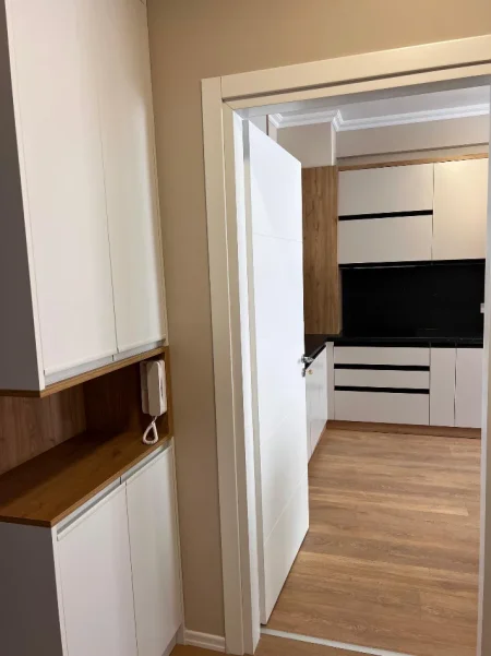 Tirane, jepet me qera apartament 1+1 , 75 m² 