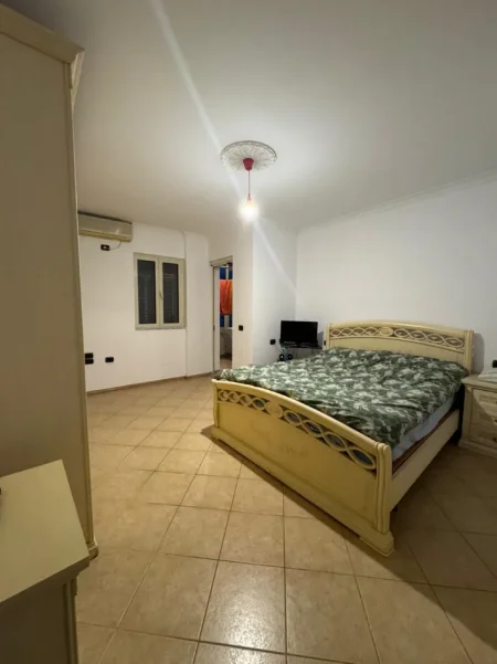 Tirane, jepet me qera 2+1 Kati 4, 120 m² (Liqeni Artificial)