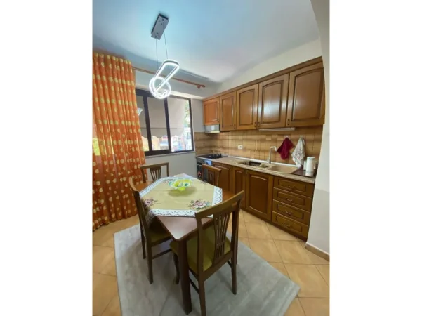 JEPET ME QERA APARTAMENT 2+1 RRUGA E DIBRES , SHTEPI PRIVATE