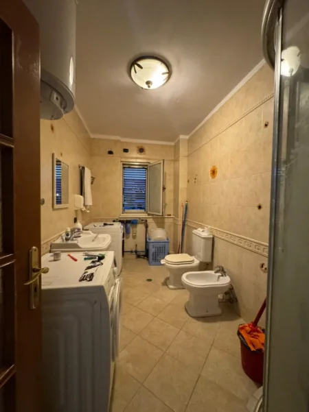 Tirane, jepet me qera 2+1 Kati 4, 120 m² (Liqeni Artificial)