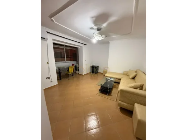 Tirane, jepet me qera , 80 m² 600 € (Pazari i RI)