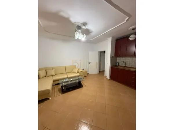 Tirane, jepet me qera , 80 m² 600 € (Pazari i RI)
