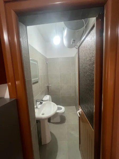 Jepet me qira apartament 1+1 , 400 € (Prane Spitalit Amerikan 2)