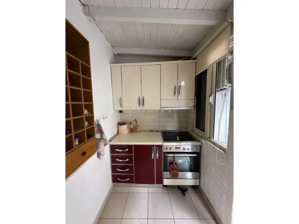 Tirane, jepet me qera apartament 2+1 Kati 0, 75 m² 430 € (Allias)