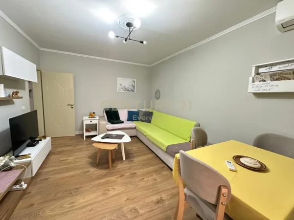 Tirane, jepet me qera apartament 2+1 Kati 0, 75 m² 430 € (Allias)