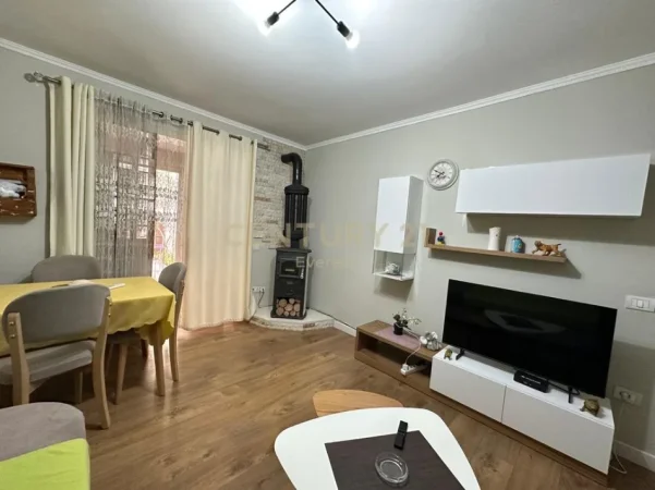 Tirane, jepet me qera apartament 2+1 Kati 0, 75 m² 430 € (Allias)