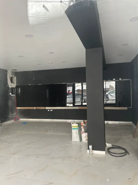 Tirane, jepet me qera dyqan Kati 0, 60 m² 600 € (VASIL SHANTO)