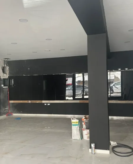 Tirane, jepet me qera dyqan Kati 0, 60 m² 600 € (VASIL SHANTO)