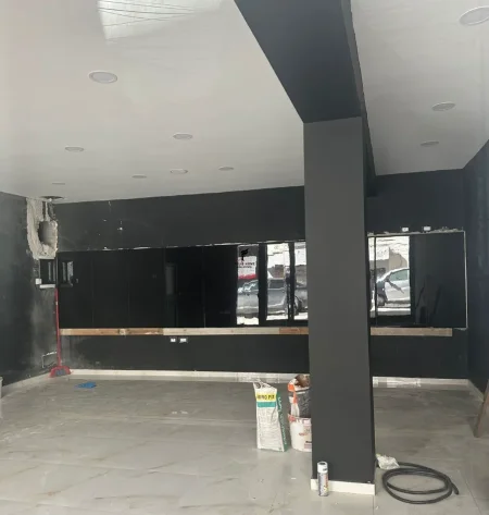 Tirane, jepet me qera dyqan Kati 0, 60 m² 600 € (VASIL SHANTO)