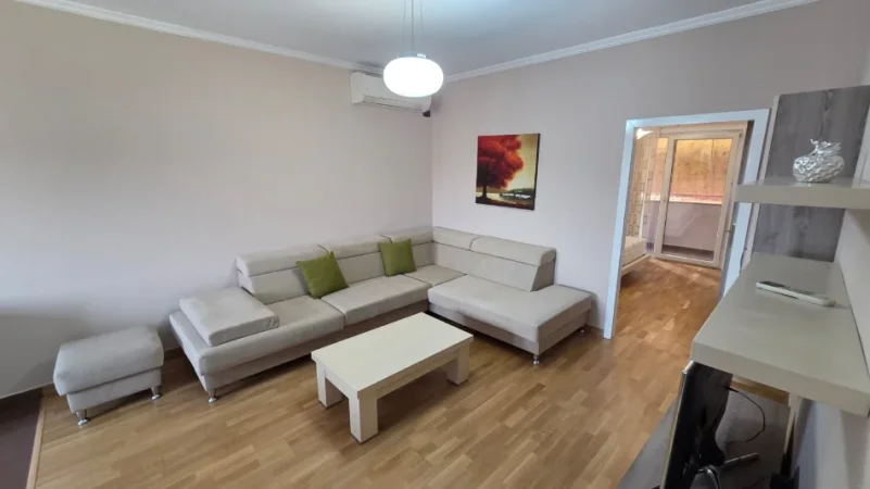 Tirane, jepet me qera apartament 1+1 Kati 3, 65 m² 600 € (Hoxha Tahsim)