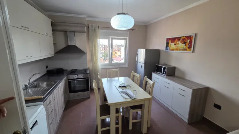 Tirane, jepet me qera apartament 1+1 Kati 3, 65 m² 600 € (Hoxha Tahsim)