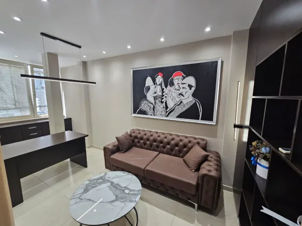 Tirane, jepet me qera zyre Kati 2, 25 m² 520 € (myslym shyr)