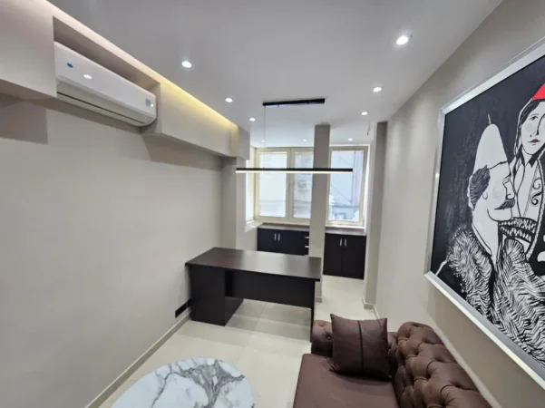 Tirane, jepet me qera zyre Kati 2, 25 m² 520 € (myslym shyr)