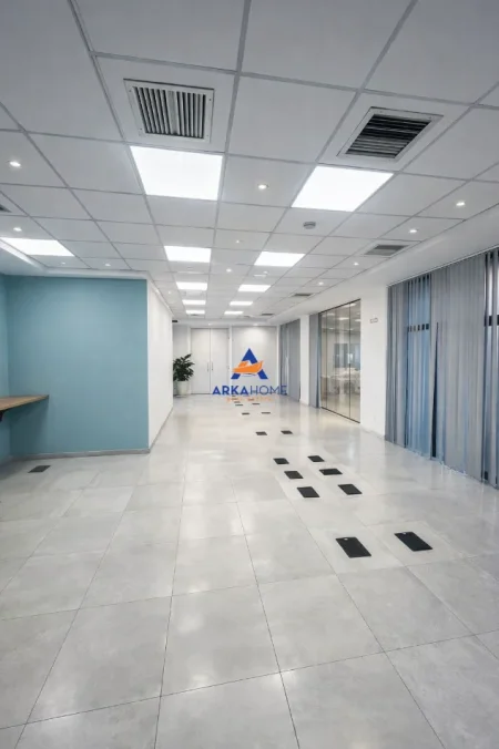 Tirane, jepet me qera ambjent biznesi Kati 2, 820 m² 10.000 € 