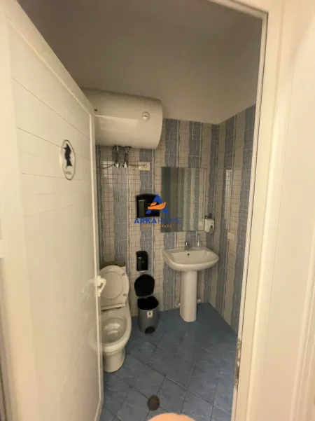 Tirane, jepet me qera ambjent biznesi Kati 2, 820 m² 10.000 € 