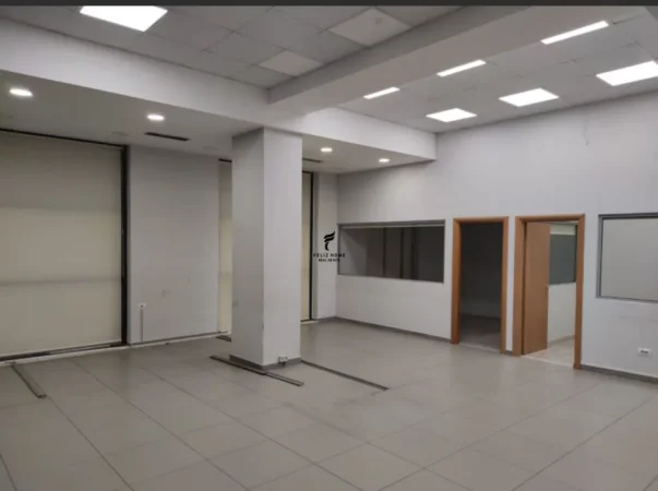 Tirane, jepet me qera zyre Kati 1, 108 m² 1.200 € (KOMUNA E PARISIT)