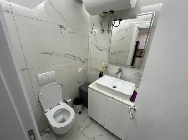 Tirane, shitet apartament 1+1 Kati 1, 87.000 € (Shkoze)