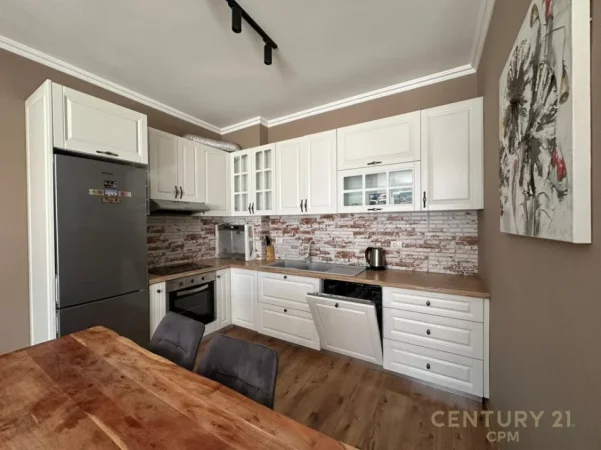 Tirane, jepet me qera apartament 2+1+Ballkon Kati 3, 100 m² 850 € (kopshti botanik)