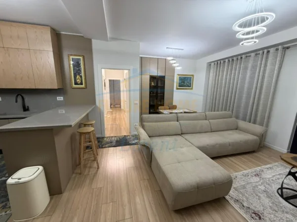 Tirane, jepet me qera apartament 3+1+PARKIM , Kati 6, 159 m² 2.100 € (TIRANA GARDEN BUILDIN , Rruga Kavajes)