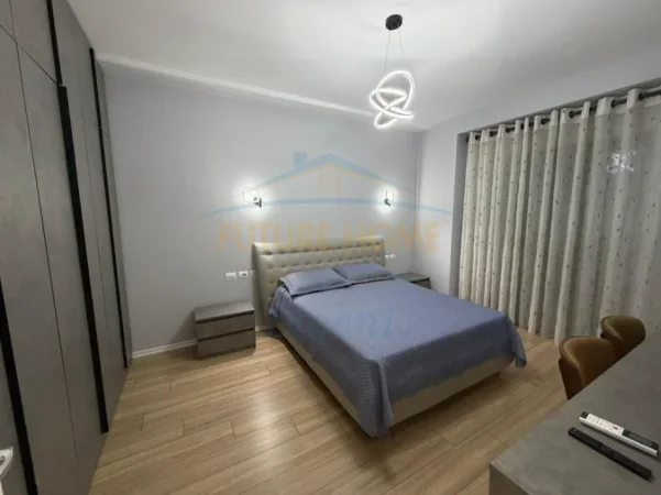 Tirane, jepet me qera apartament 3+1+PARKIM , Kati 6, 159 m² 2.100 € (TIRANA GARDEN BUILDIN , Rruga Kavajes)