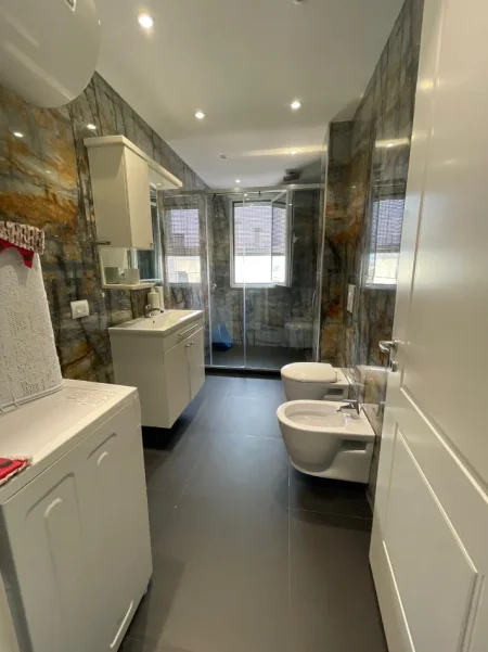 Tirane, jepet me qera apartament 2+1 Kati 4, 115 m² 850 € (Kopshti Zoologjik)