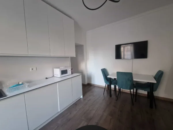 Tirane, jepet me qera apartament 1+1 Kati 2, 60 m² 620 € (21 dhjetori)